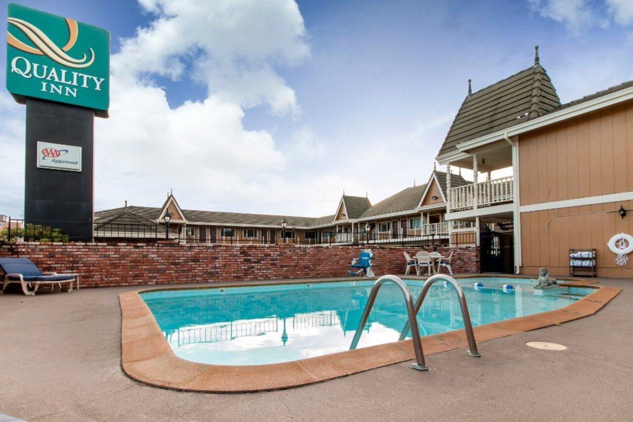 Ramada Bayside Inn & Suites Юрика Экстерьер фото
