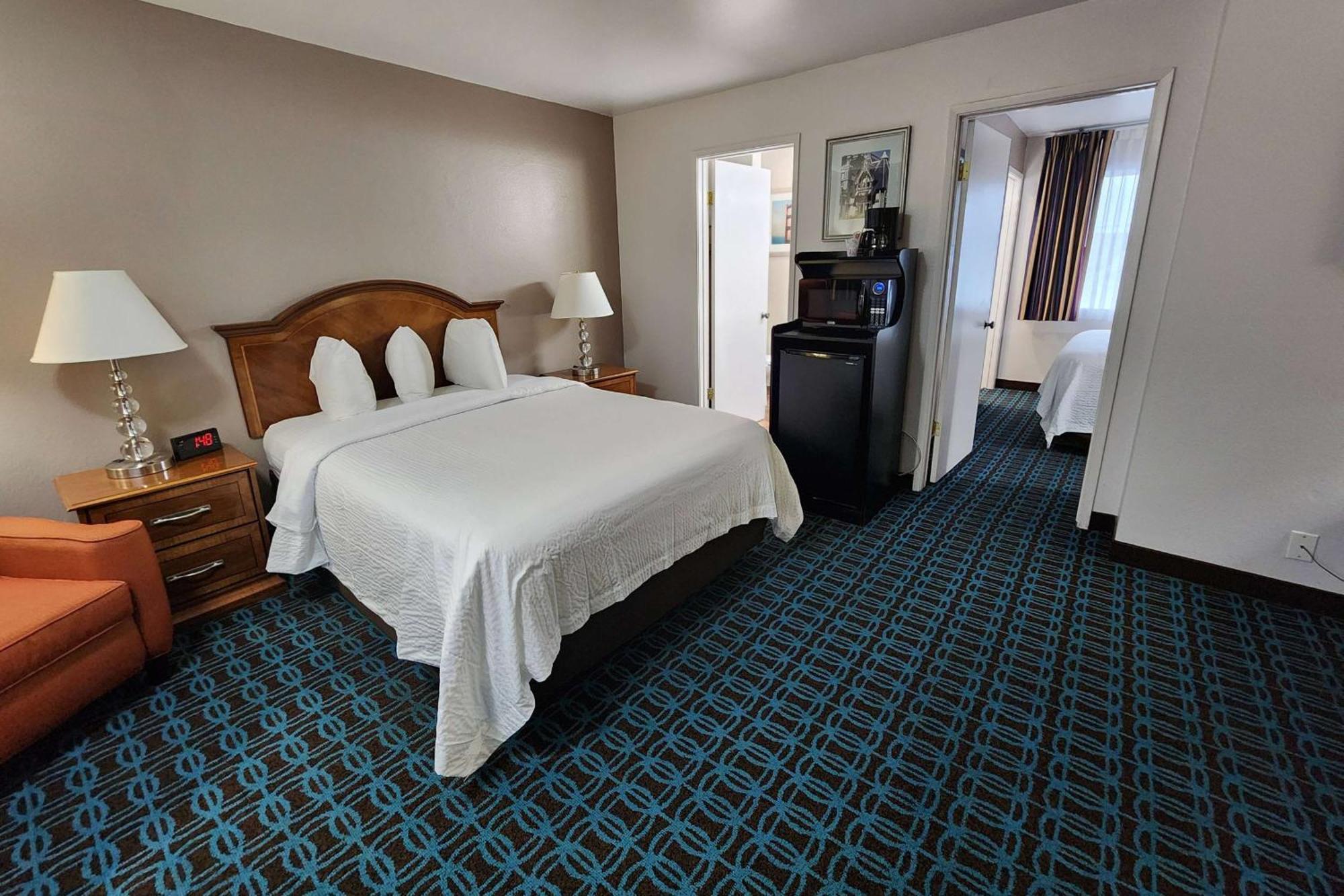 Ramada Bayside Inn & Suites Юрика Экстерьер фото