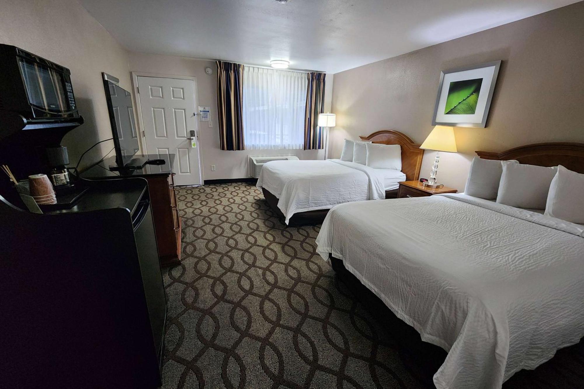 Ramada Bayside Inn & Suites Юрика Экстерьер фото