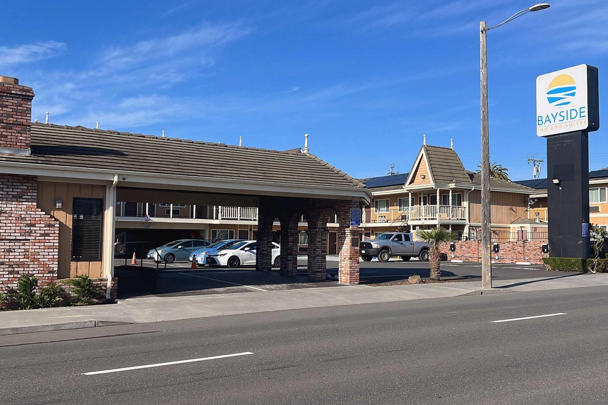 Ramada Bayside Inn & Suites Юрика Экстерьер фото