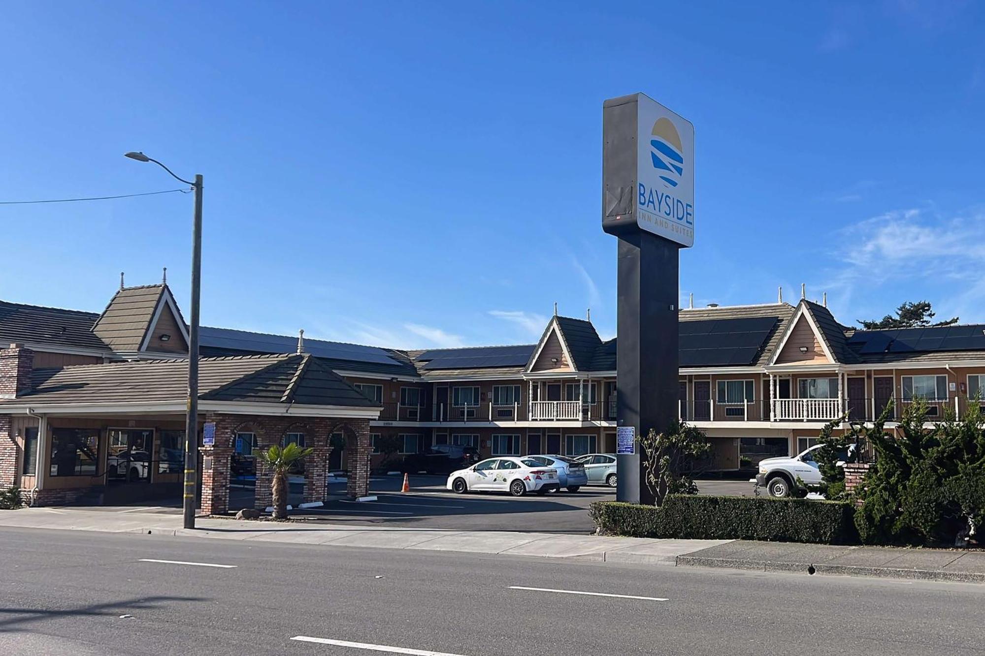 Ramada Bayside Inn & Suites Юрика Экстерьер фото