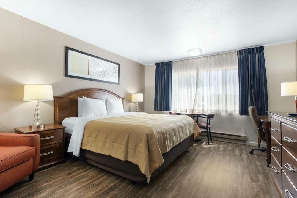 Ramada Bayside Inn & Suites Юрика Экстерьер фото